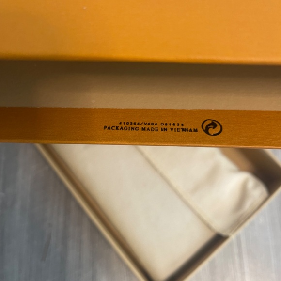 Louis Vuitton wallet - Picture 2 of 5